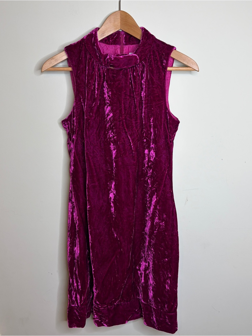 Trina Turk Sleeveless Velvet Shift Dress in Deep Fuchsia Size 6
